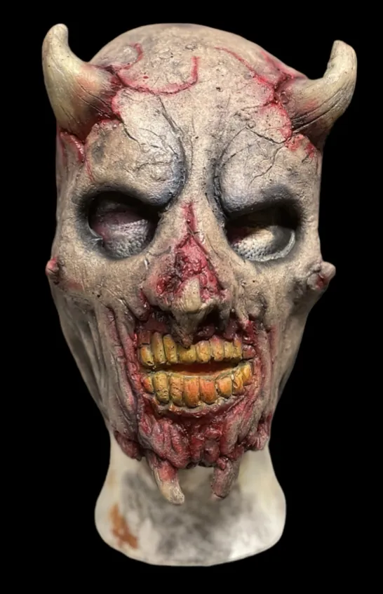 Custom horror mask by Scare Designz