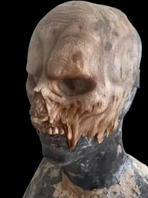 Custom horror mask by Scare Designz