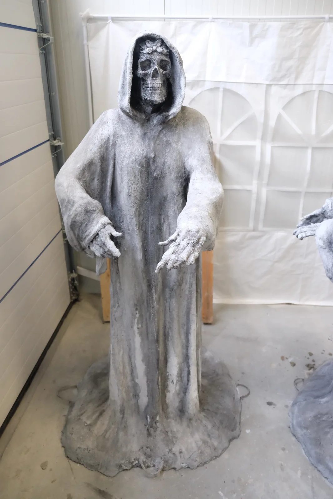 Tusenfryd Ghost Statues by Scare Designz (photo 5)